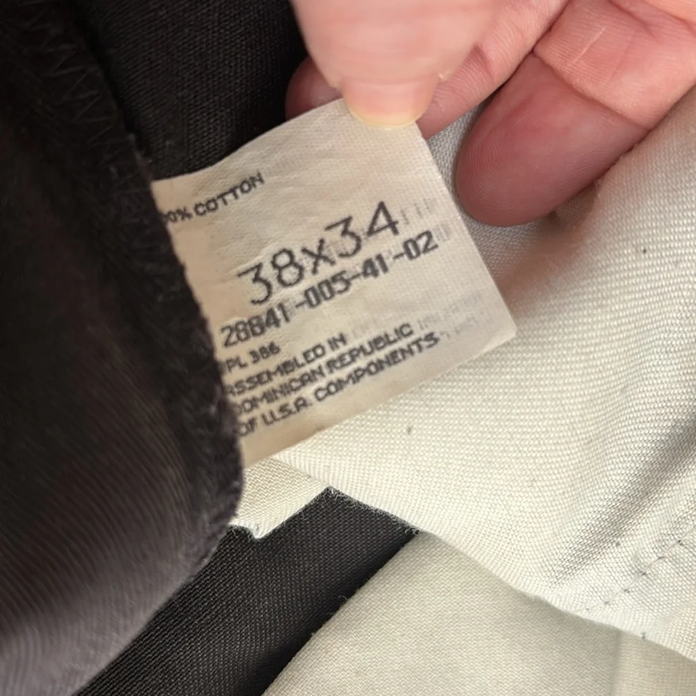 Haggar Mens Black Khaki Pants. Excellent Condition. 38 waist and 33 inch inseam.